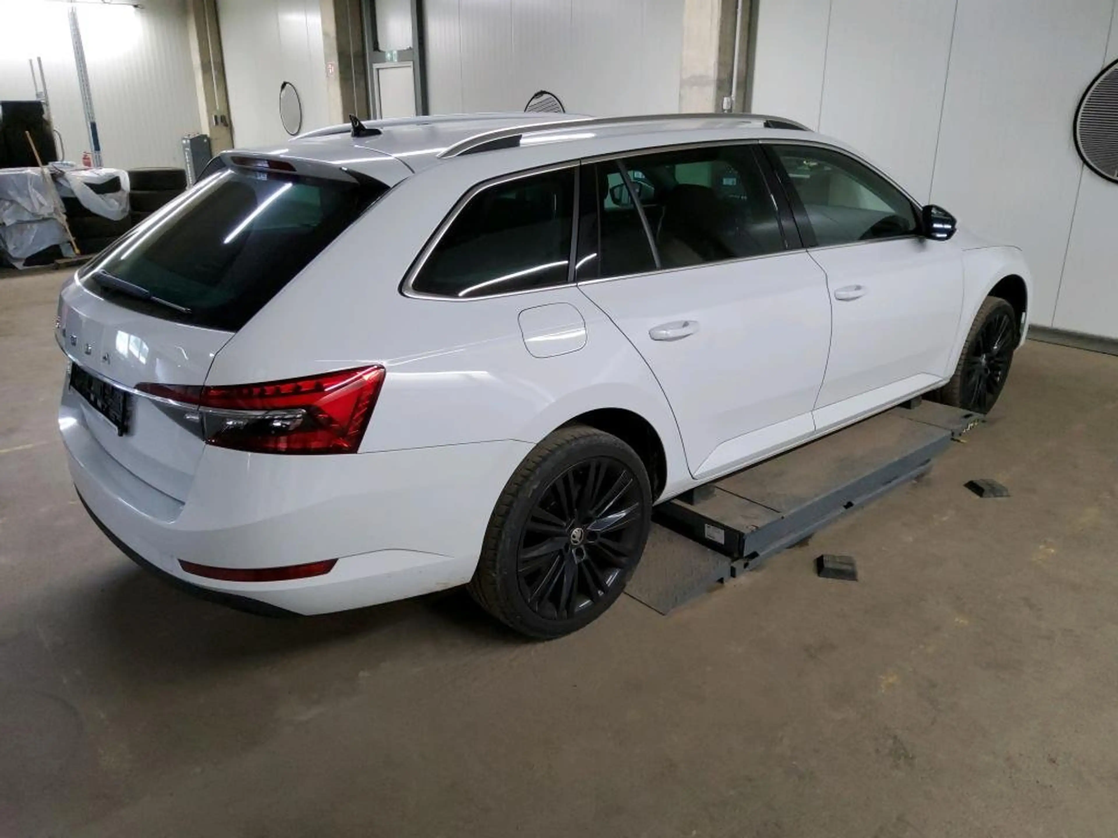 Skoda Superb Combi 2.0 TSI Style/AHK/KAMERA/ACC/LED/ — photo 4