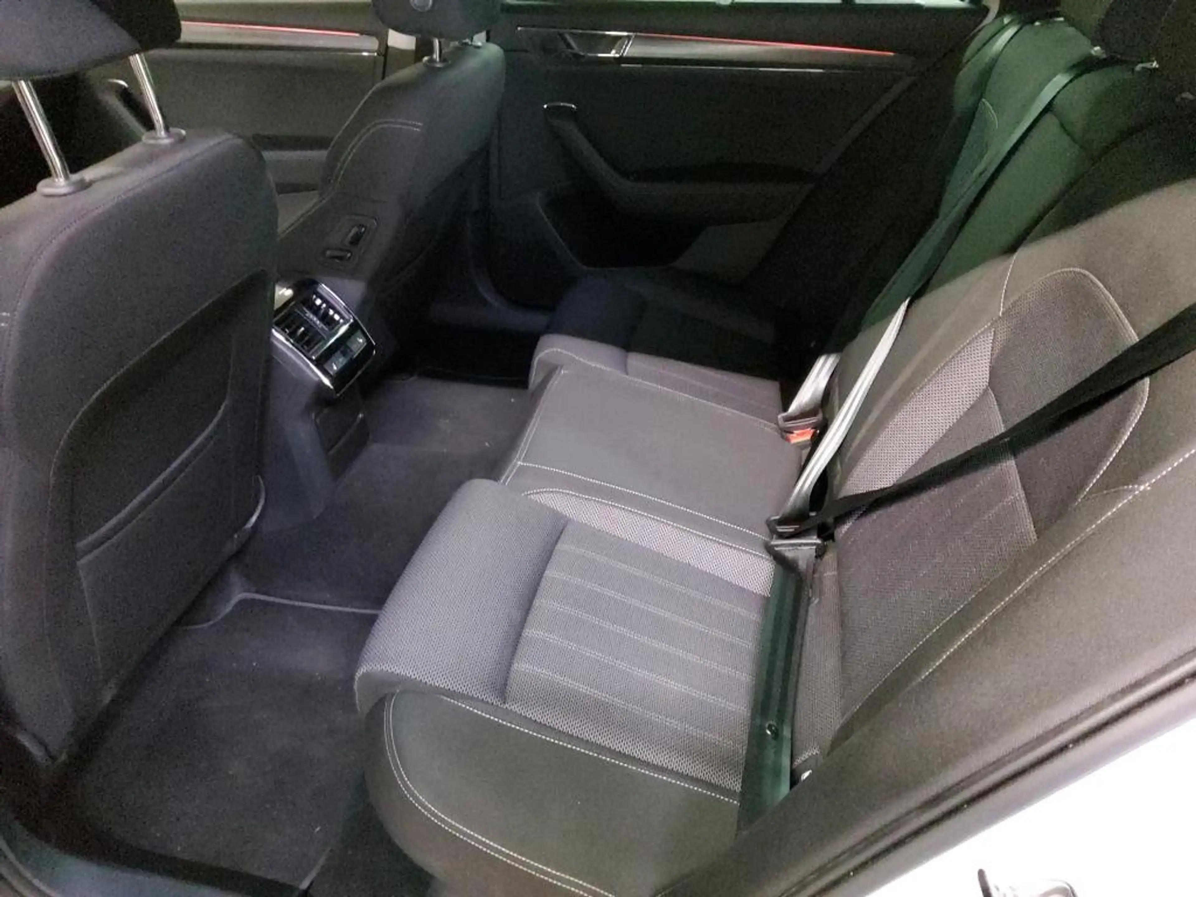 Skoda Superb Combi 2.0 TSI Style/AHK/KAMERA/ACC/LED/ — photo 7