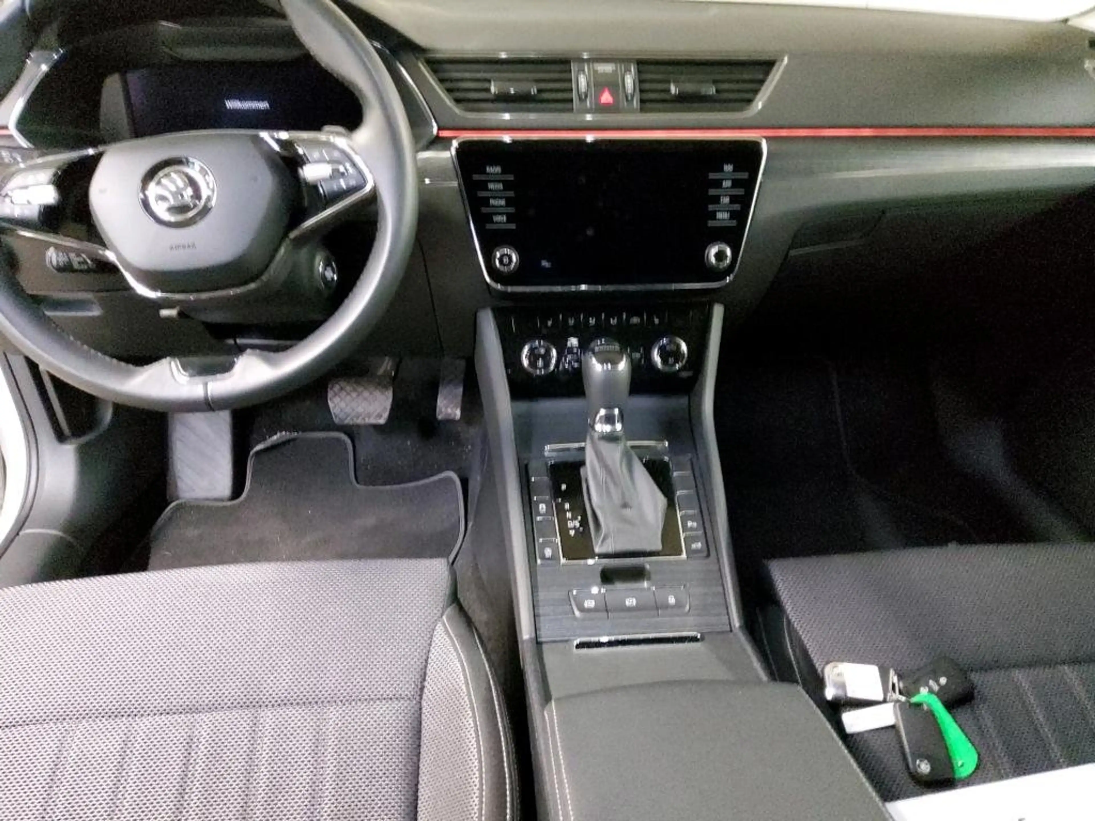 Skoda Superb Combi 2.0 TSI Style/AHK/KAMERA/ACC/LED/ — photo 6