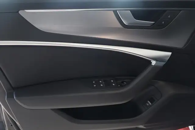 Audi A6 Avant view 13
