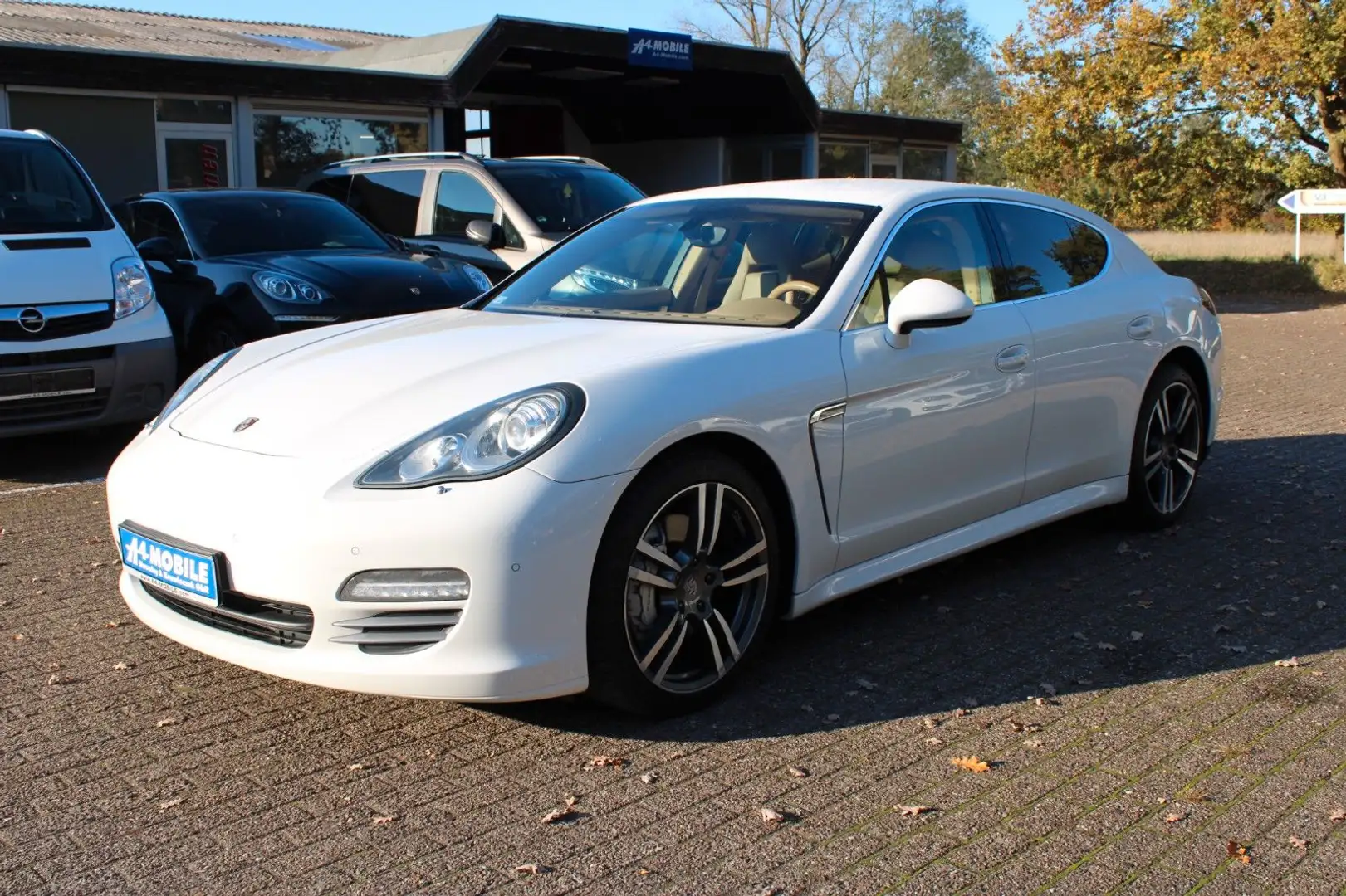 Porsche Panamera 4 S nagelneuer Motor bei Porsche Navi Weiß - 2