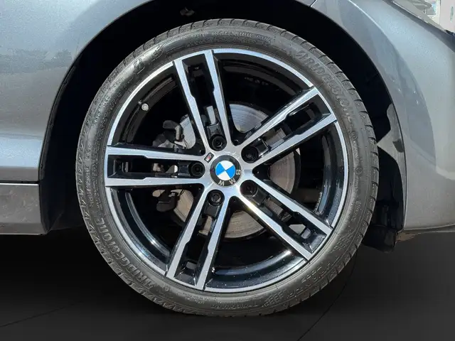BMW 1 Series view 14