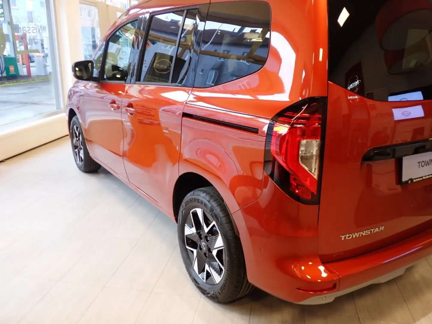 Nissan Townstar Tekna 1.3 DIG-T 130 6MT L1 Braun - 2