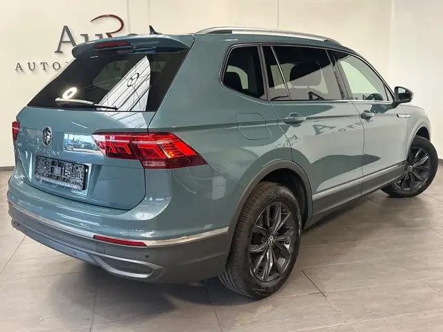 Volkswagen Tiguan Allspace view 4