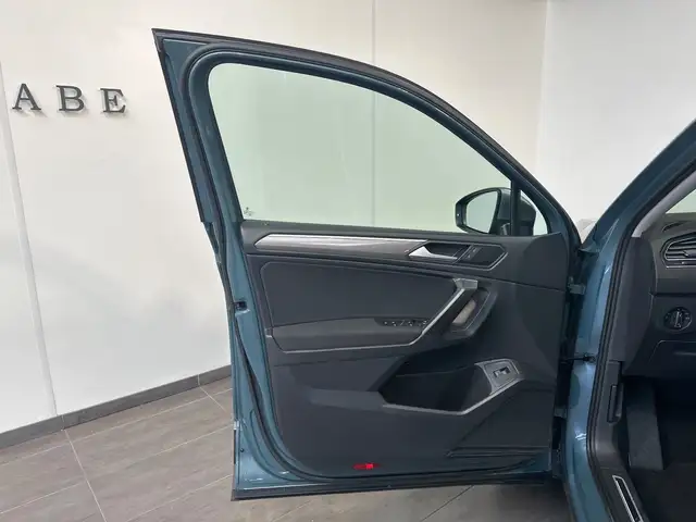 Volkswagen Tiguan Allspace view 6