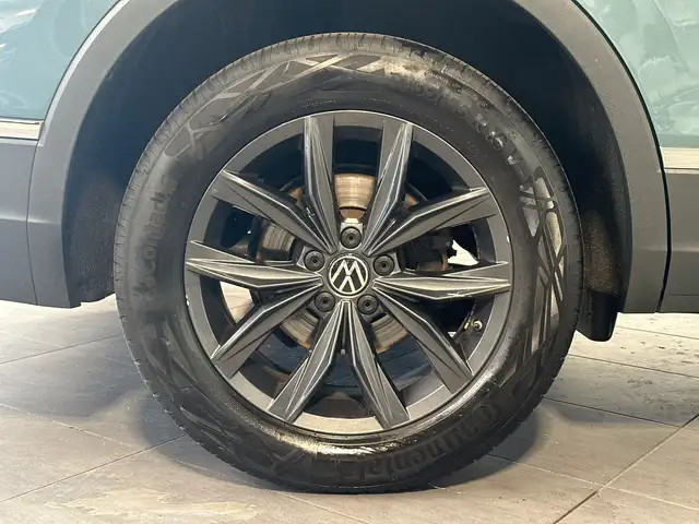 Volkswagen Tiguan Allspace view 3