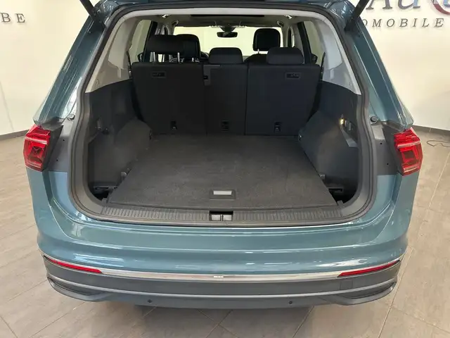 Volkswagen Tiguan Allspace view 8