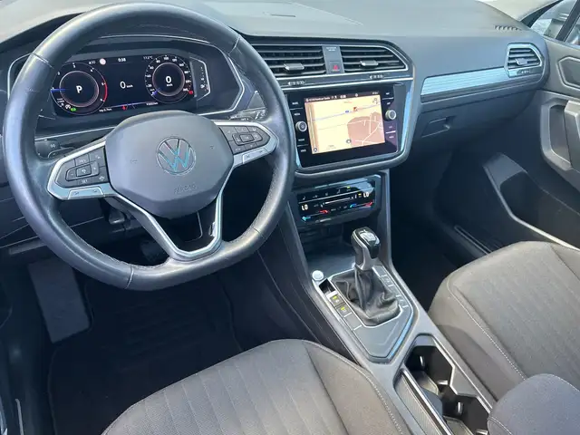 Volkswagen Tiguan Allspace view 11