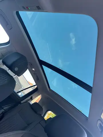 Volkswagen Tiguan Allspace view 13