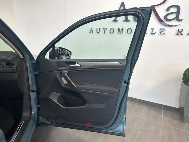 Volkswagen Tiguan Allspace view 7