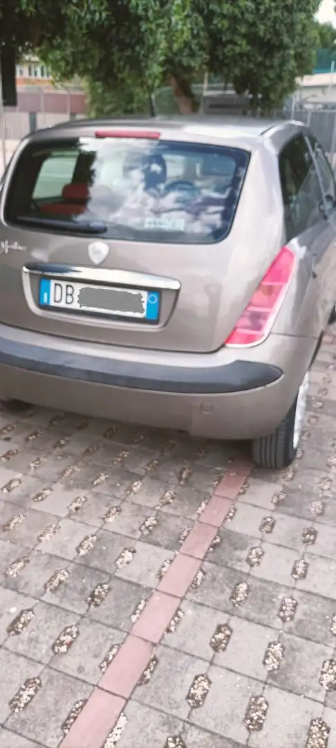 Lancia Y - 1