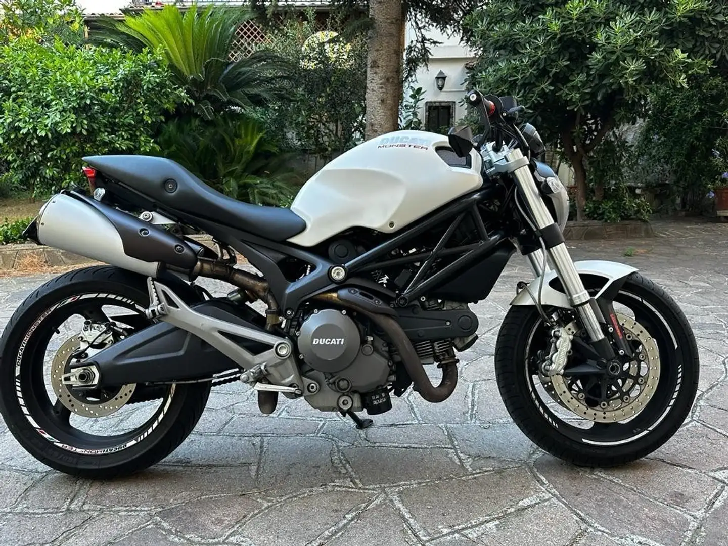 Ducati Monster 696 DEPOTENZIATA A LIBRETTO A2 Blanco - 1