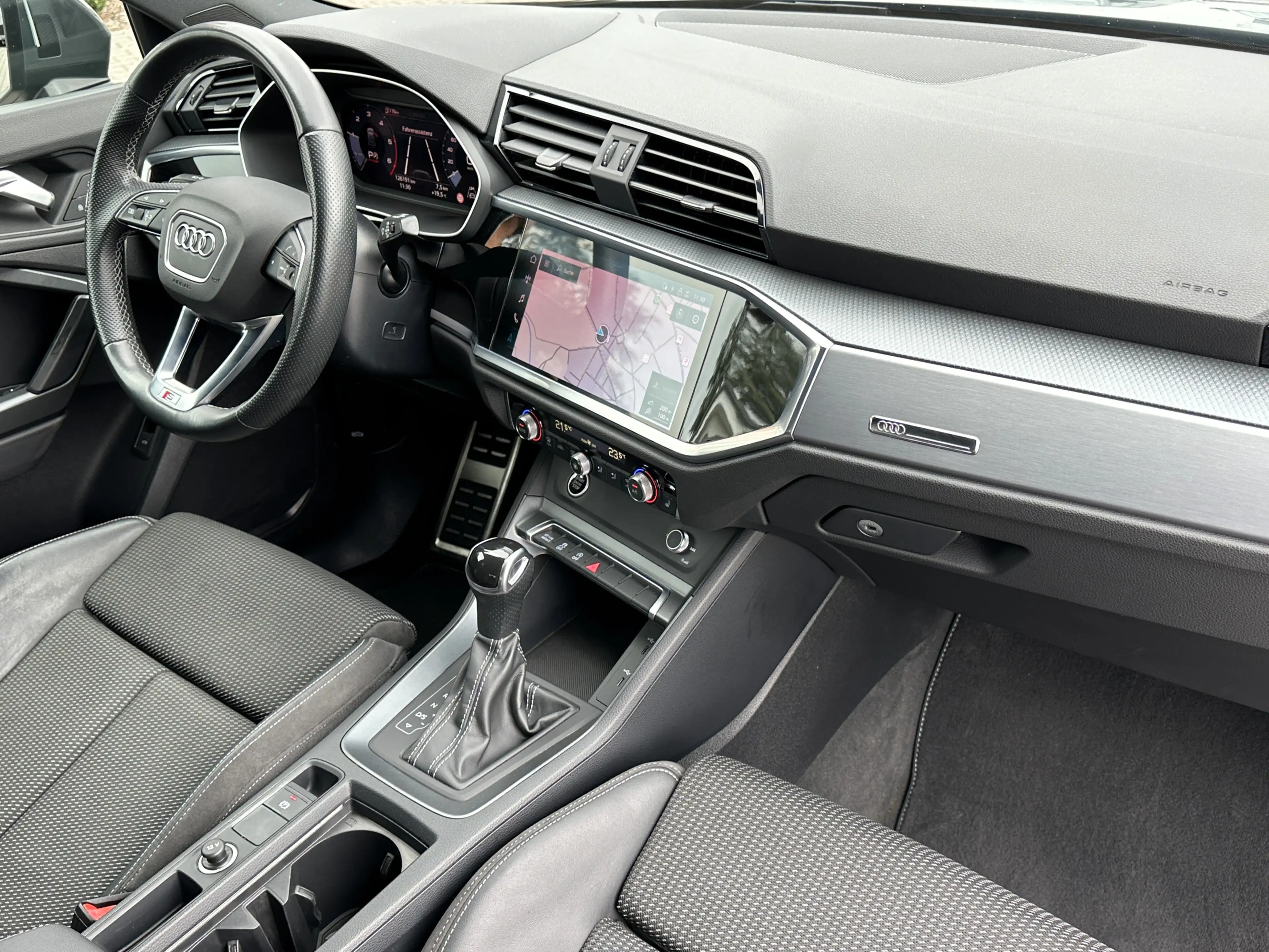 Audi Q3 S-Line Int. MATRIX NAVI SHZ APS eHECK — photo 9