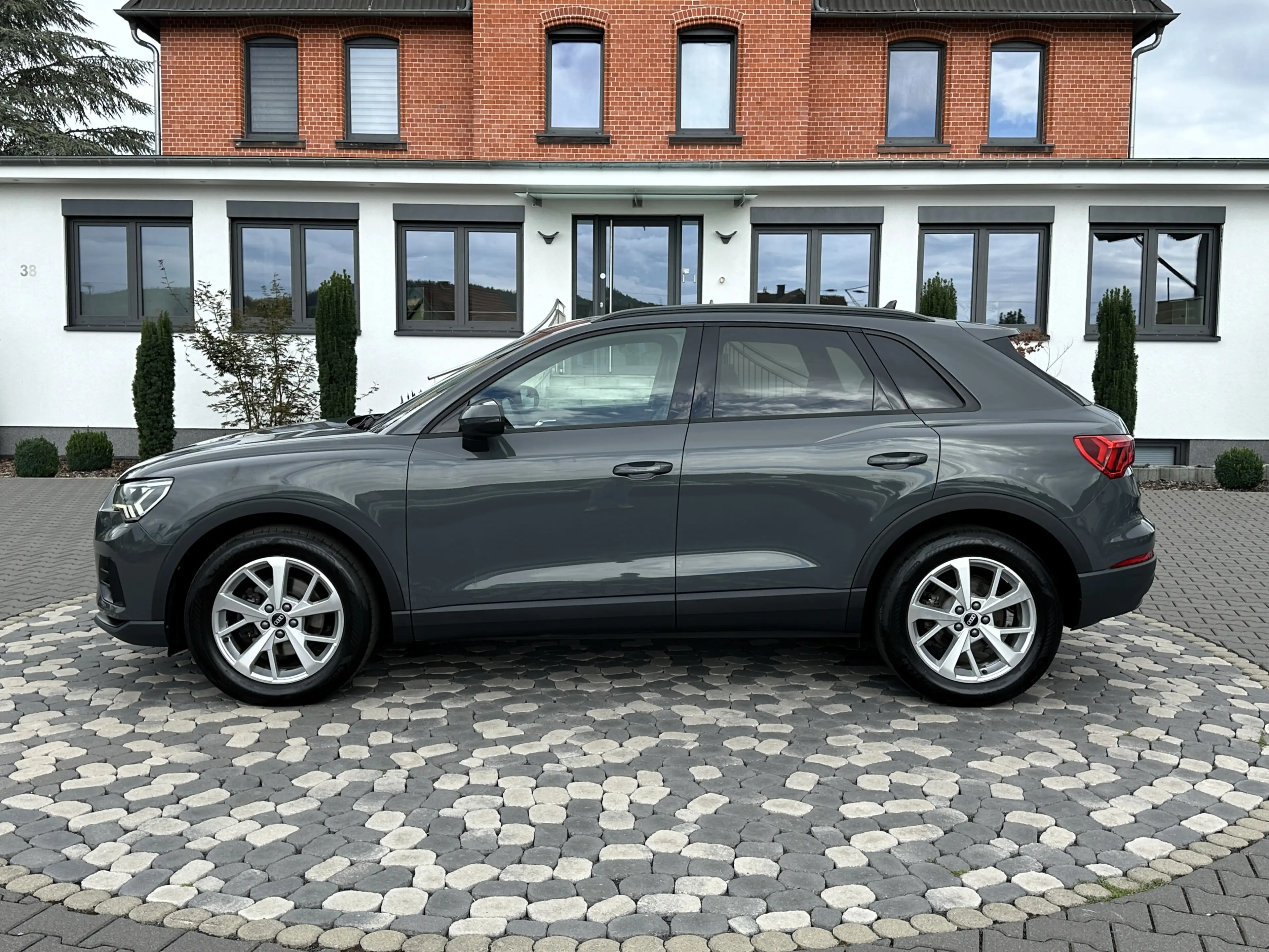 Audi Q3 S-Line Int. MATRIX NAVI SHZ APS eHECK — photo 5