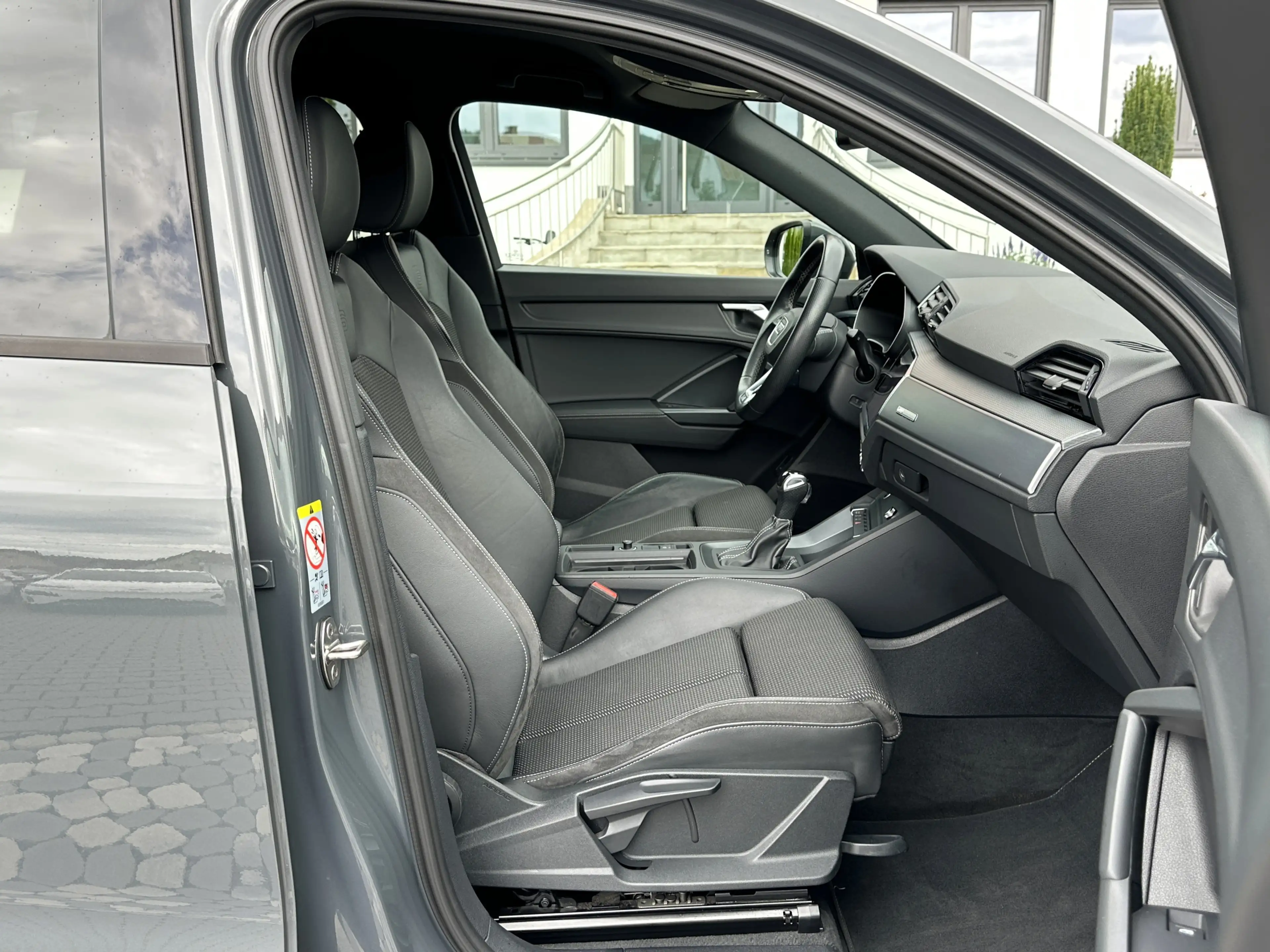 Audi Q3 S-Line Int. MATRIX NAVI SHZ APS eHECK — photo 10