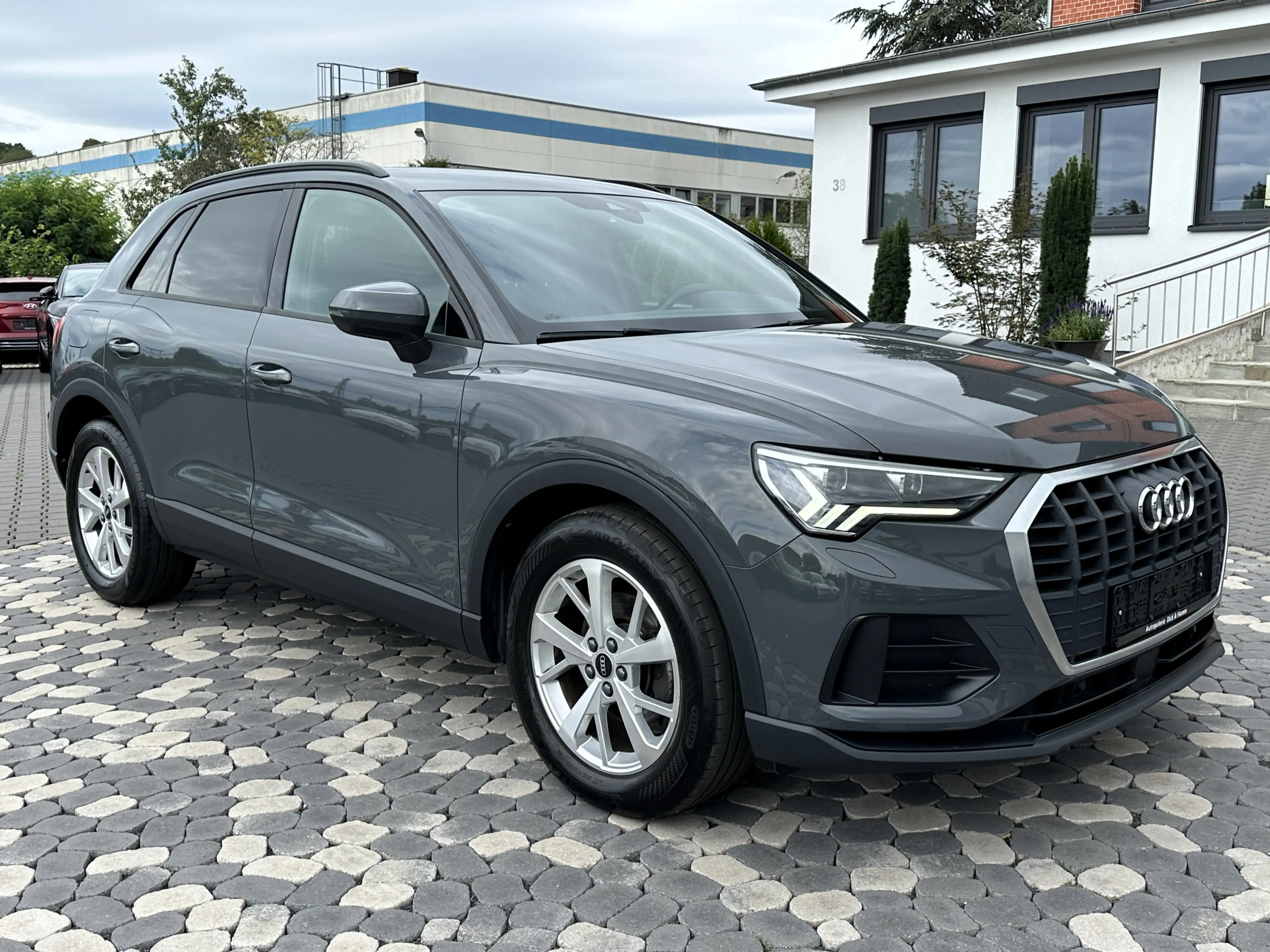 Audi Q3 S-Line Int. MATRIX NAVI SHZ APS eHECK — photo 2