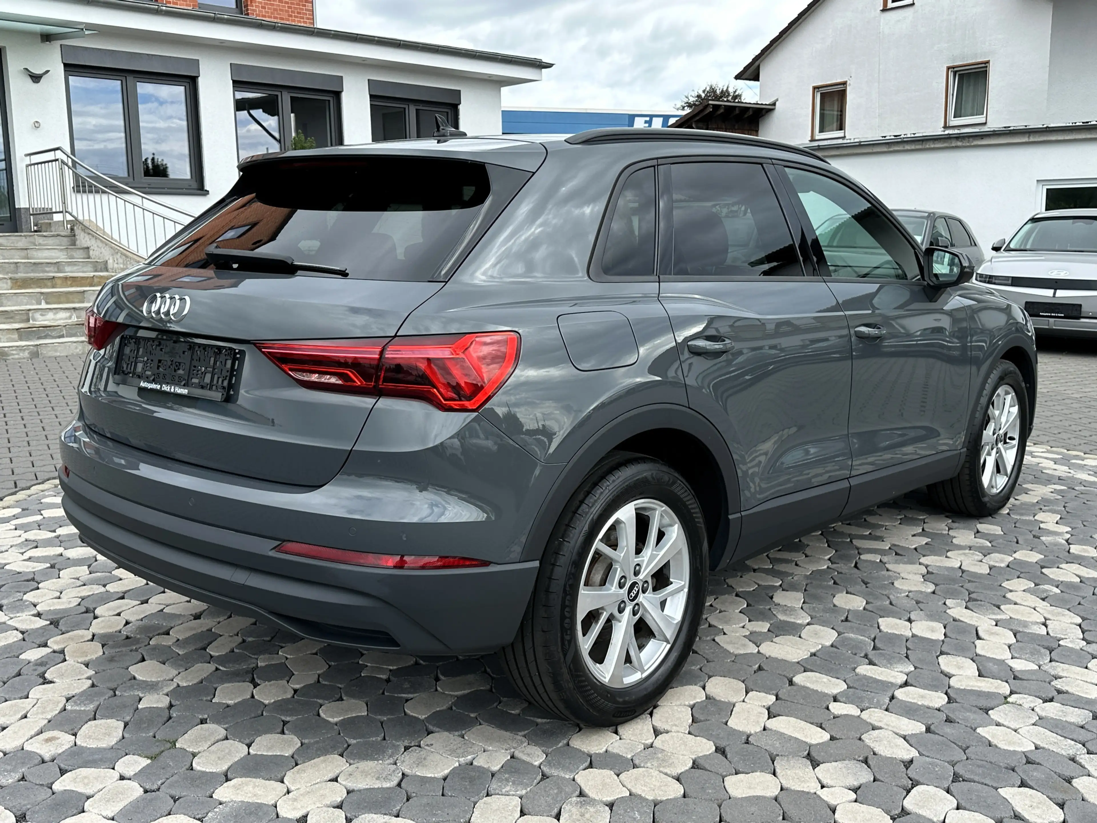 Audi Q3 S-Line Int. MATRIX NAVI SHZ APS eHECK — photo 8