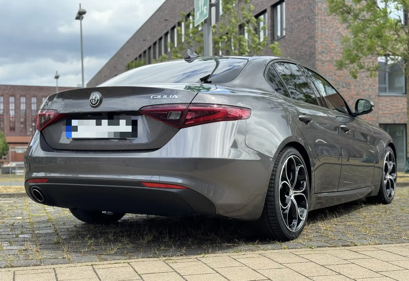 Alfa Romeo Giulia 2.2 Diesel AT8 2.Hand 85Tkm Q2 Diff Sportfahrwerk Grau - 2