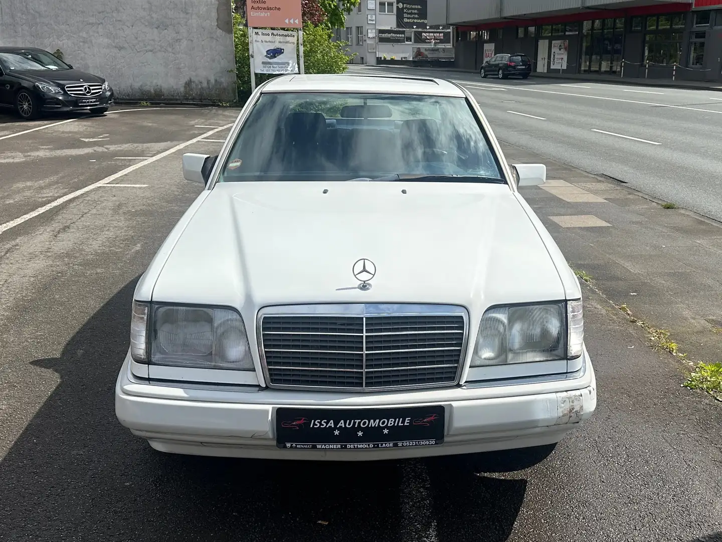 Mercedes-Benz E 200 *W124*Zentral*Alufelgen*Schiebedach*El Fenster* Weiß - 2