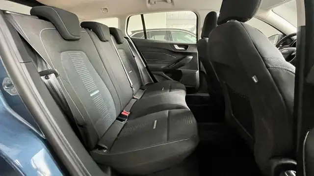 Ford Focus view 12