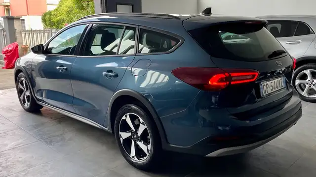 Ford Focus view 6
