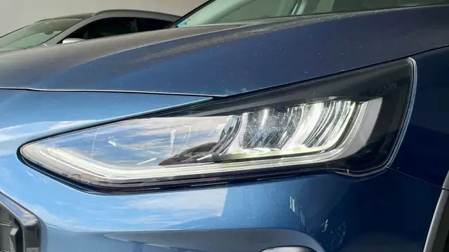 Ford Focus view 3