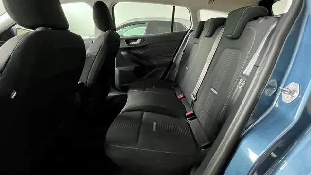 Ford Focus view 11