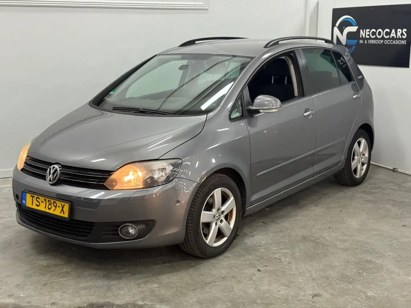 Volkswagen Golf Plus 1.2 TSI Trendline BlueMotion / MULTIEMEDIA-NAVI / Grau - 2