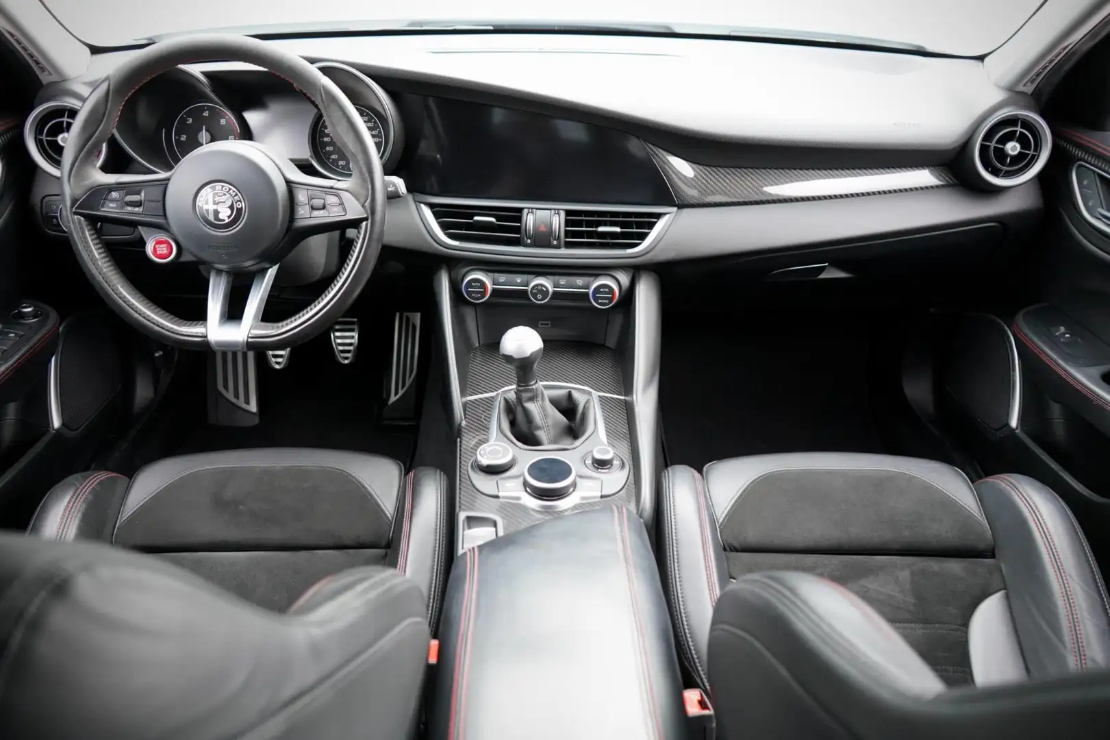 Alfa Romeo Giulia 2.2 Super Sportiva 'Pack Quadrifoglio' Blanc - 2