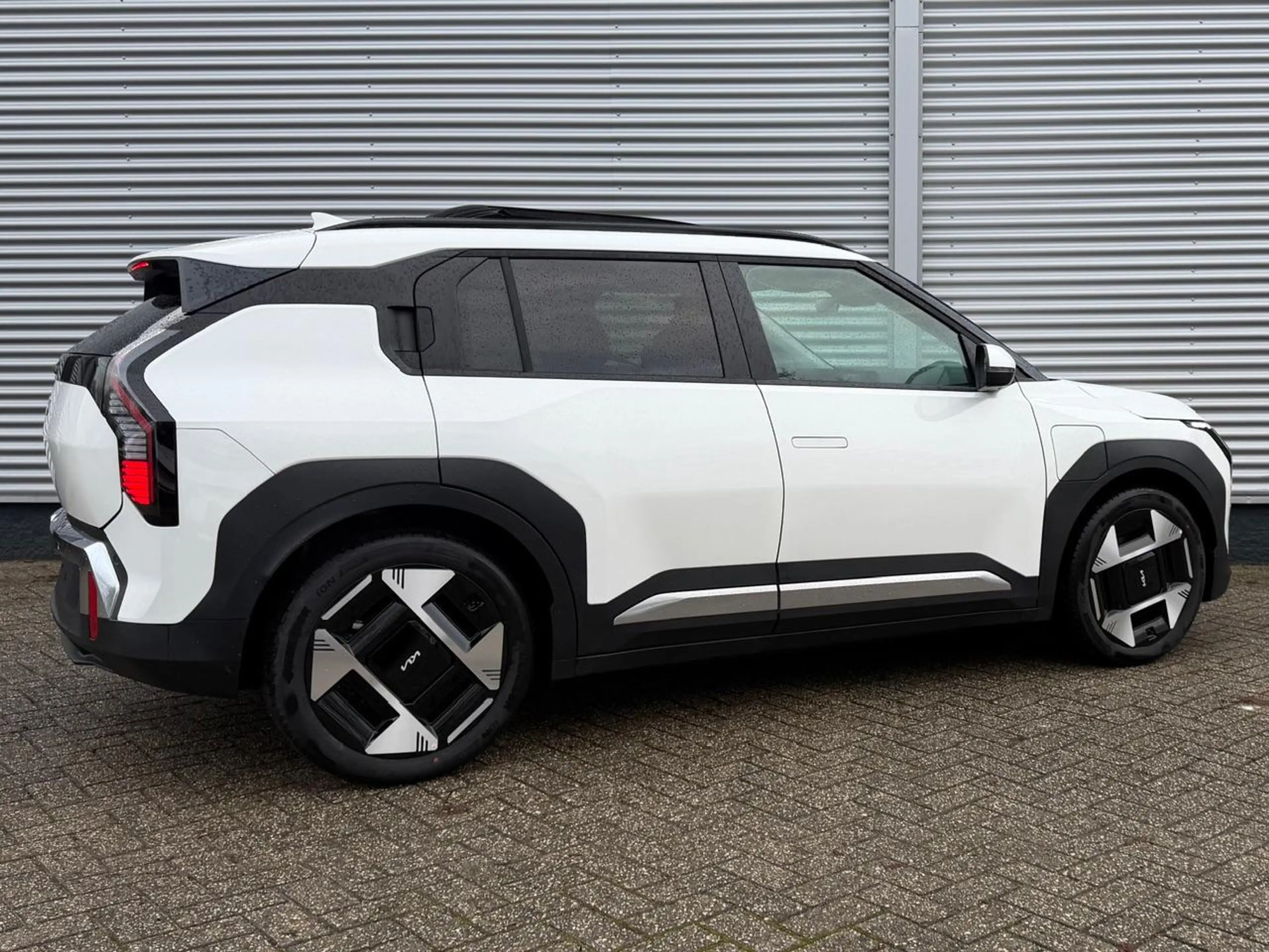 Kia EV3 58,3 kWh 204pk Plus Advanced | Schuif/Kanteldak | — photo 5