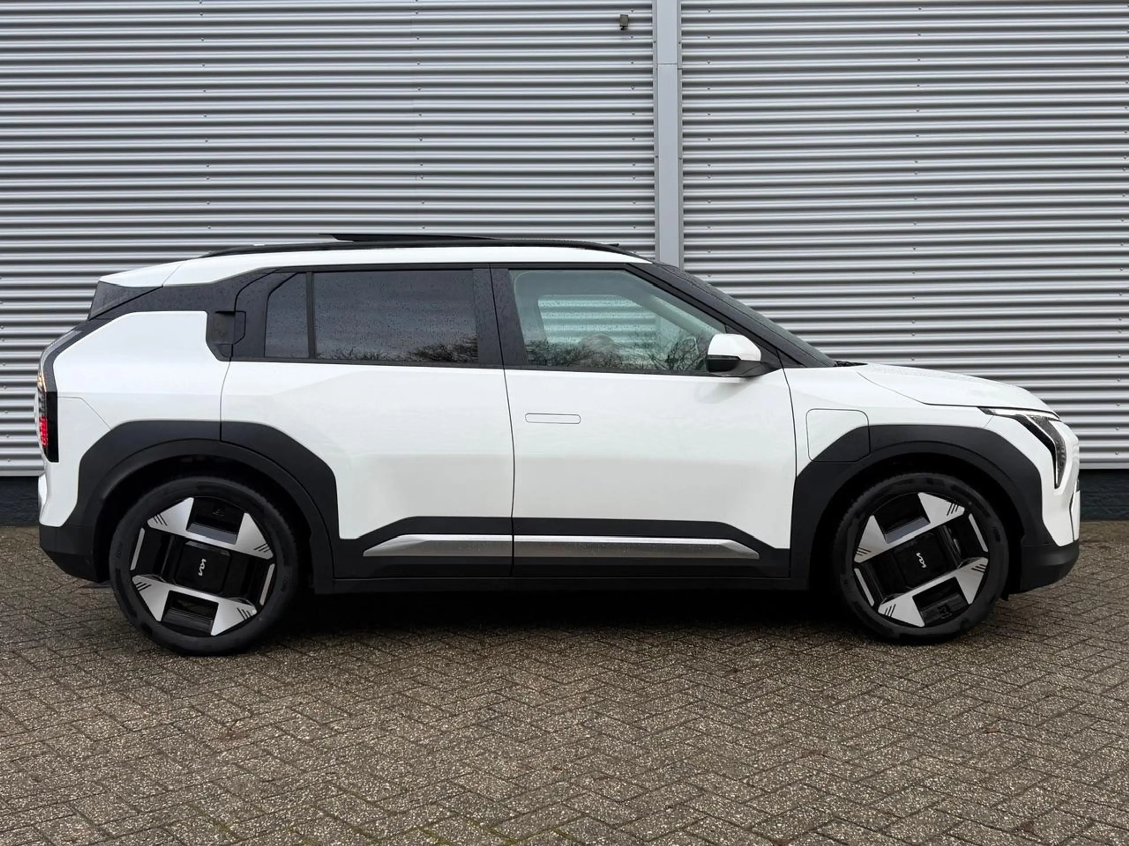 Kia EV3 58,3 kWh 204pk Plus Advanced | Schuif/Kanteldak | — photo 6