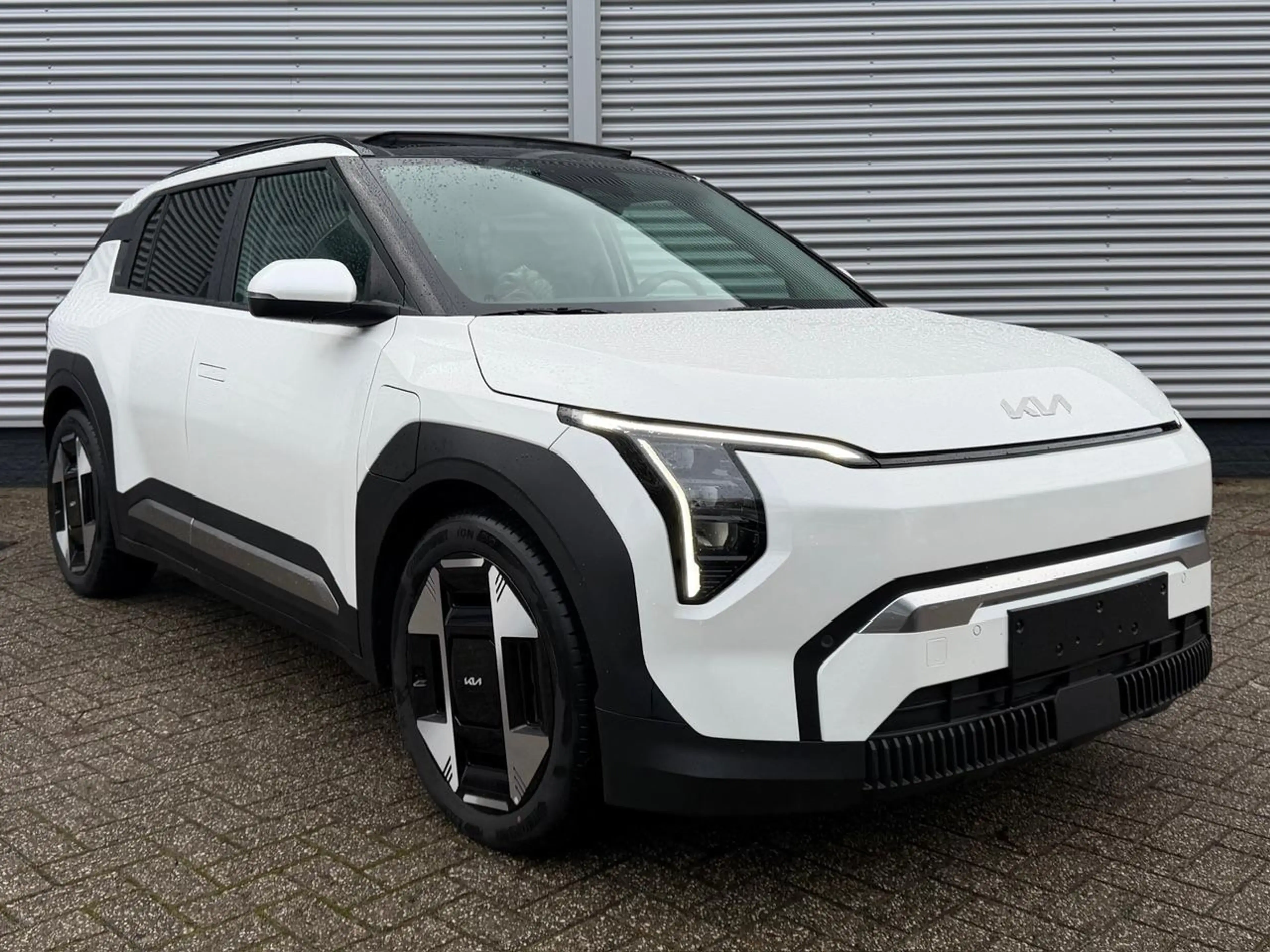 Kia EV3 58,3 kWh 204pk Plus Advanced | Schuif/Kanteldak | — photo 7