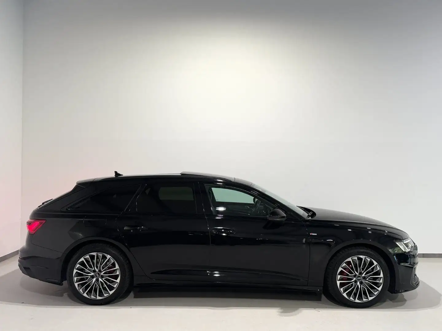 Audi A6 Avant 55TFSIe quattro Sport/S-Line/Panorama/AHK/K Schwarz - 2