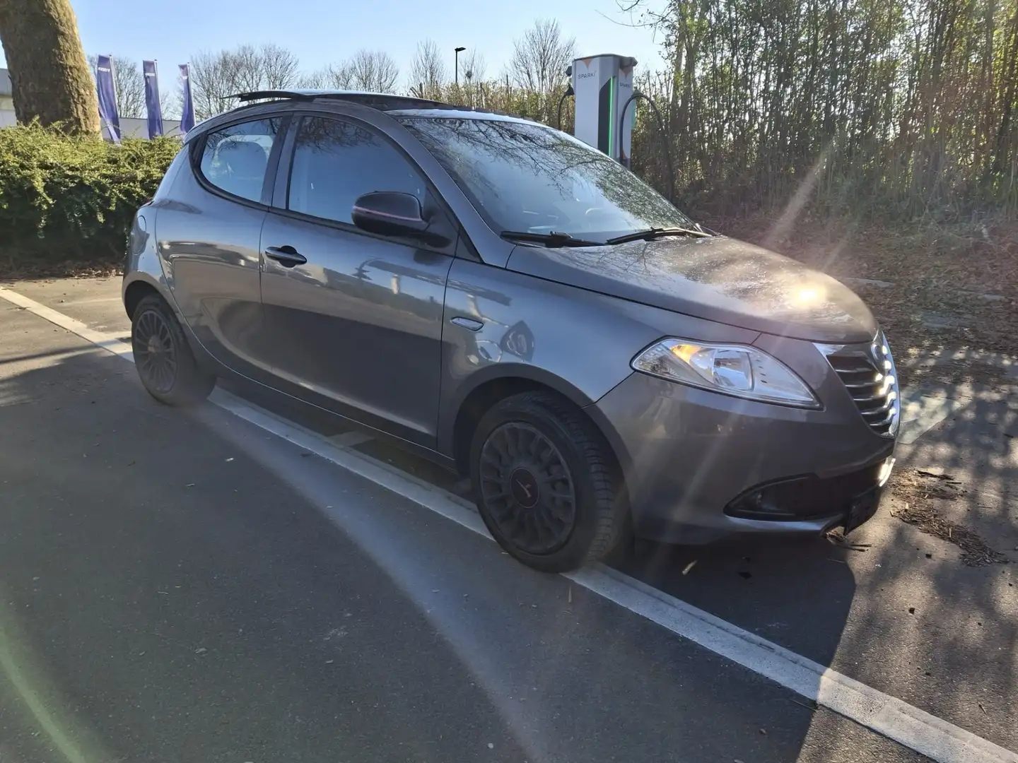 Lancia Ypsilon 1.4i Grijs - 1