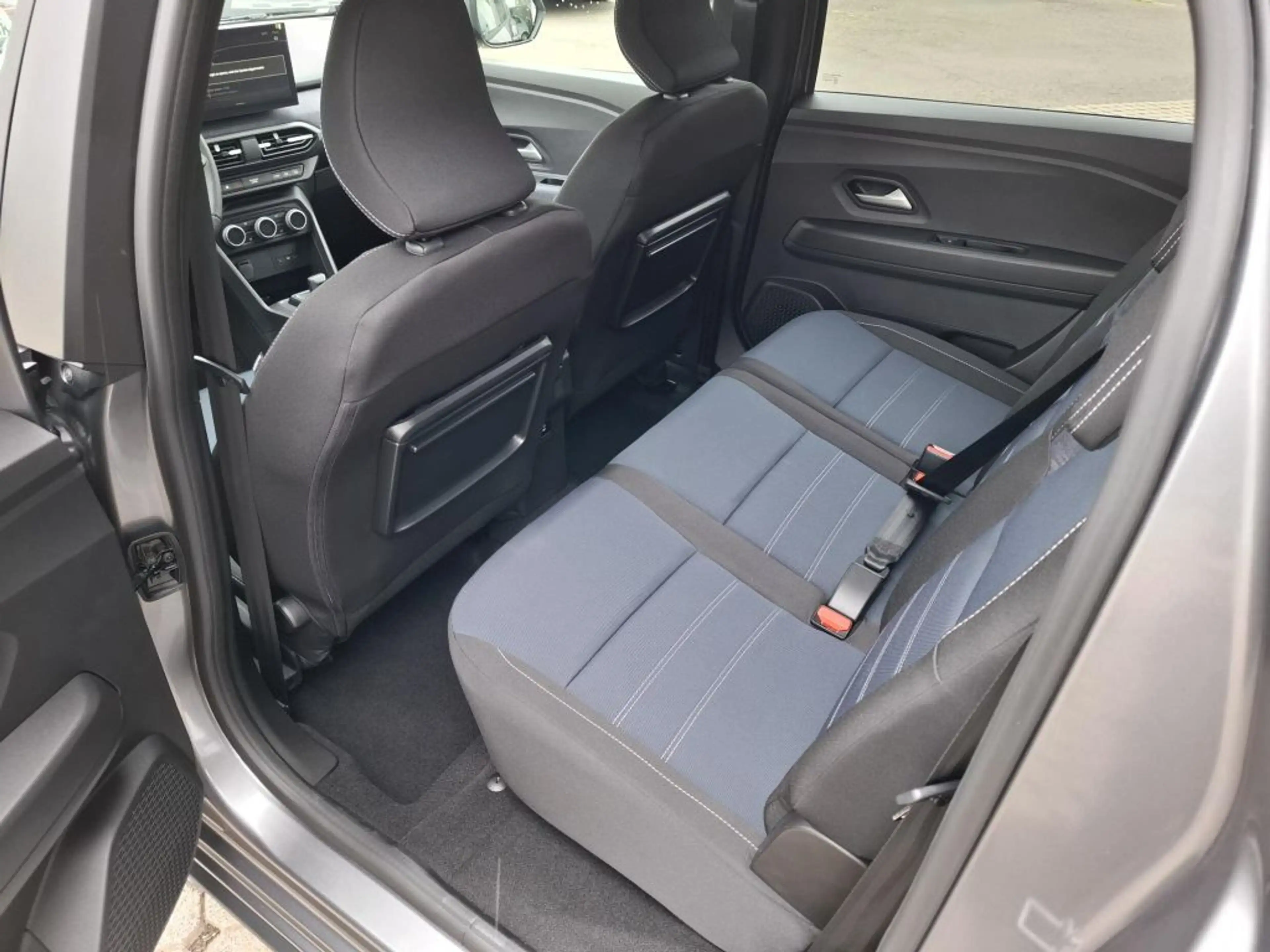 Dacia Jogger Hybrid 155 Journey (DJF) — photo 6