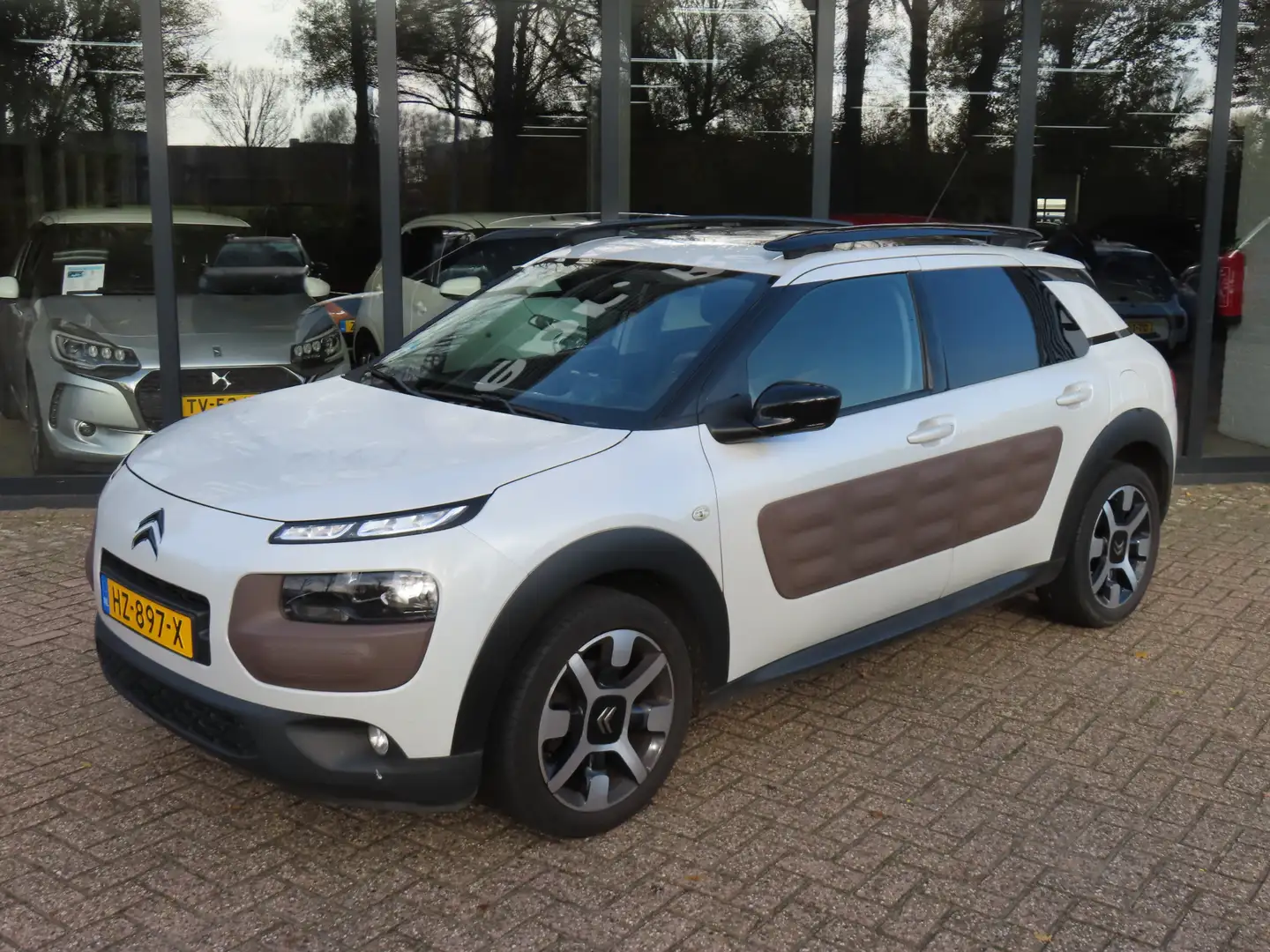 Citroen C4 Cactus 1.2 PureTech Shine*Panorama*Navi*EXPORTPRIJS* Wit - 2