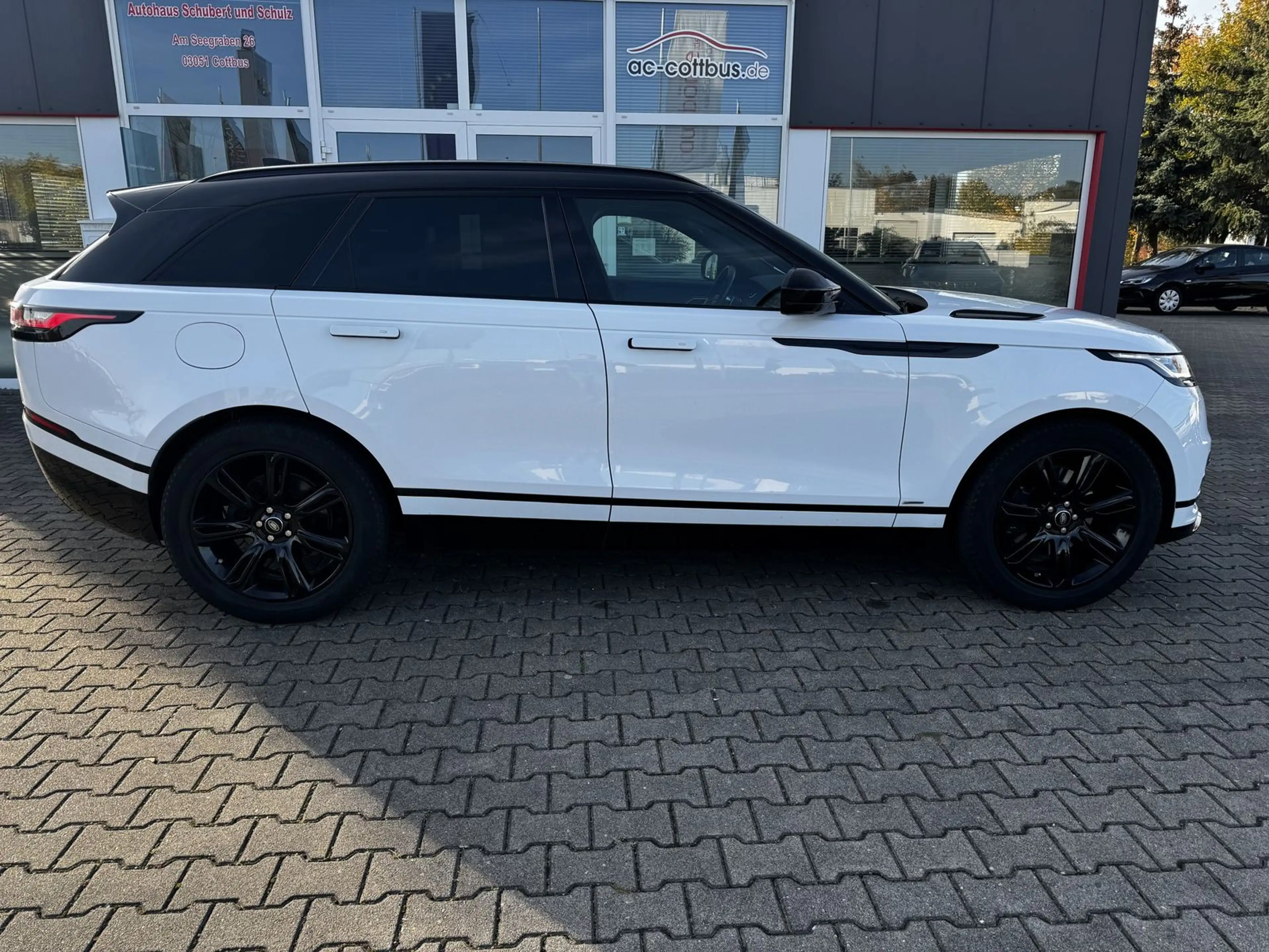 Land Rover Range Rover Velar 3.0d R-Headup Pano Luftfed 360 — photo 3