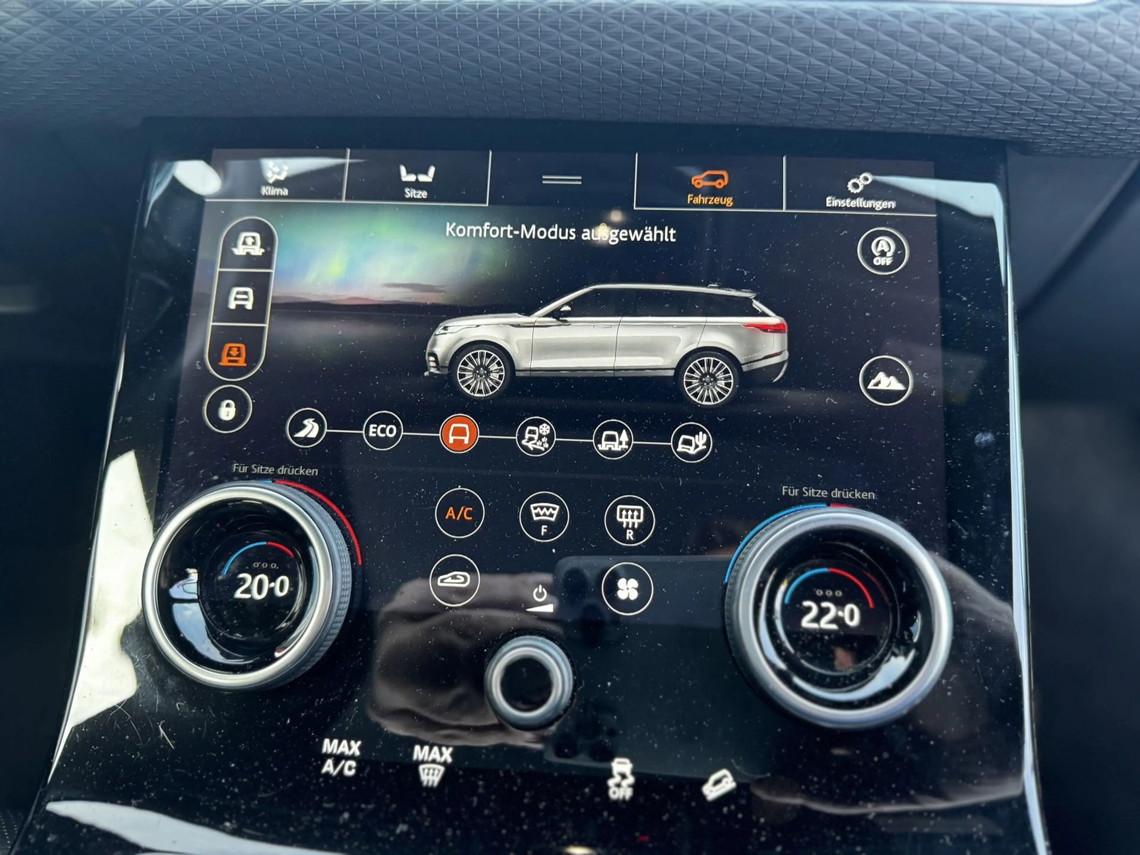 Land Rover Range Rover Velar 3.0d R-Headup Pano Luftfed 360 — photo 15