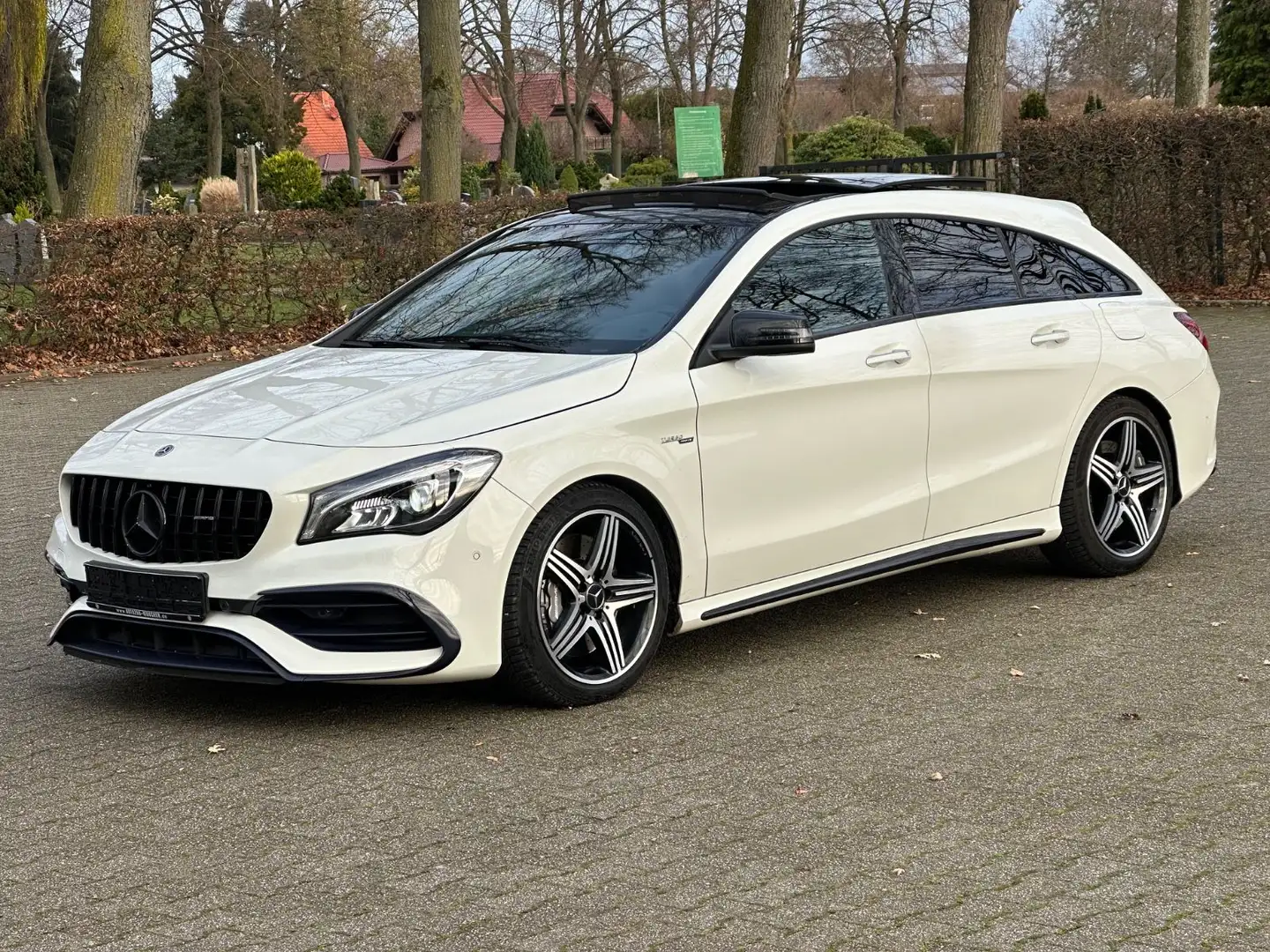 Mercedes-Benz CLA 45 AMG PERFORMANCE*4-MATIC*PANO*H&K*KEY-GO* Weiß - 2