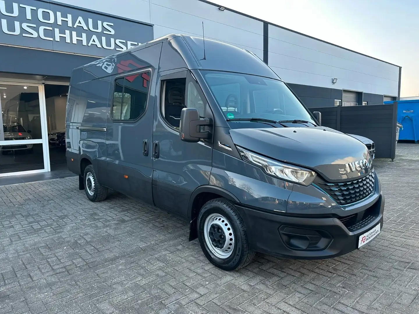 Iveco Daily Kasten HKa 35S L3 Aut.*6Sitzer*Nav*Kam*1Hd Gris - 2