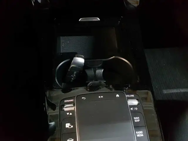 Mercedes-Benz Cla view 10