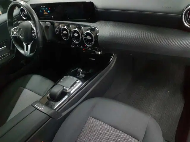 Mercedes-Benz Cla view 9