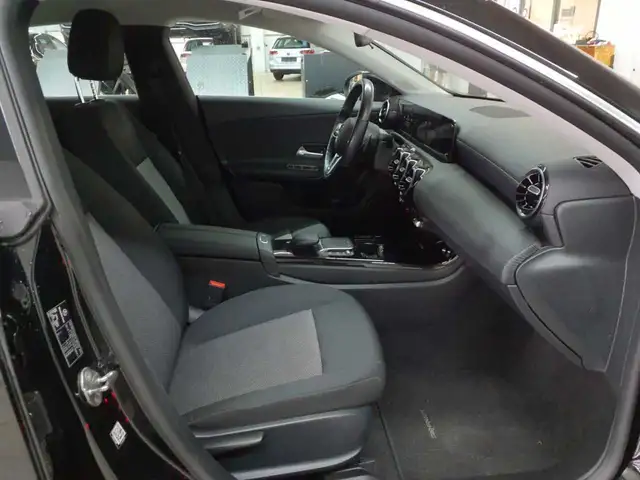 Mercedes-Benz Cla view 8