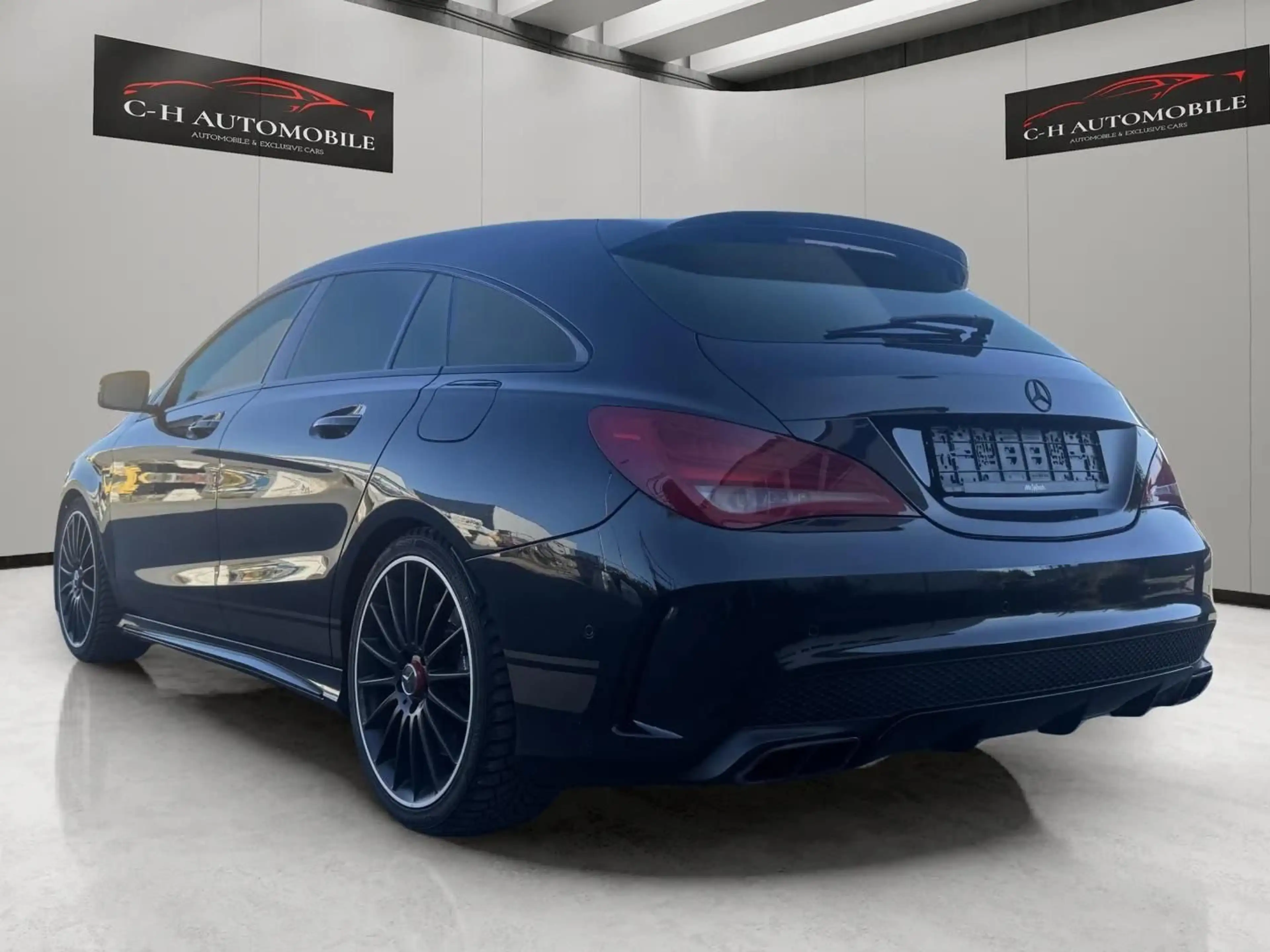 Mercedes-Benz CLA 45 AMG — photo 12