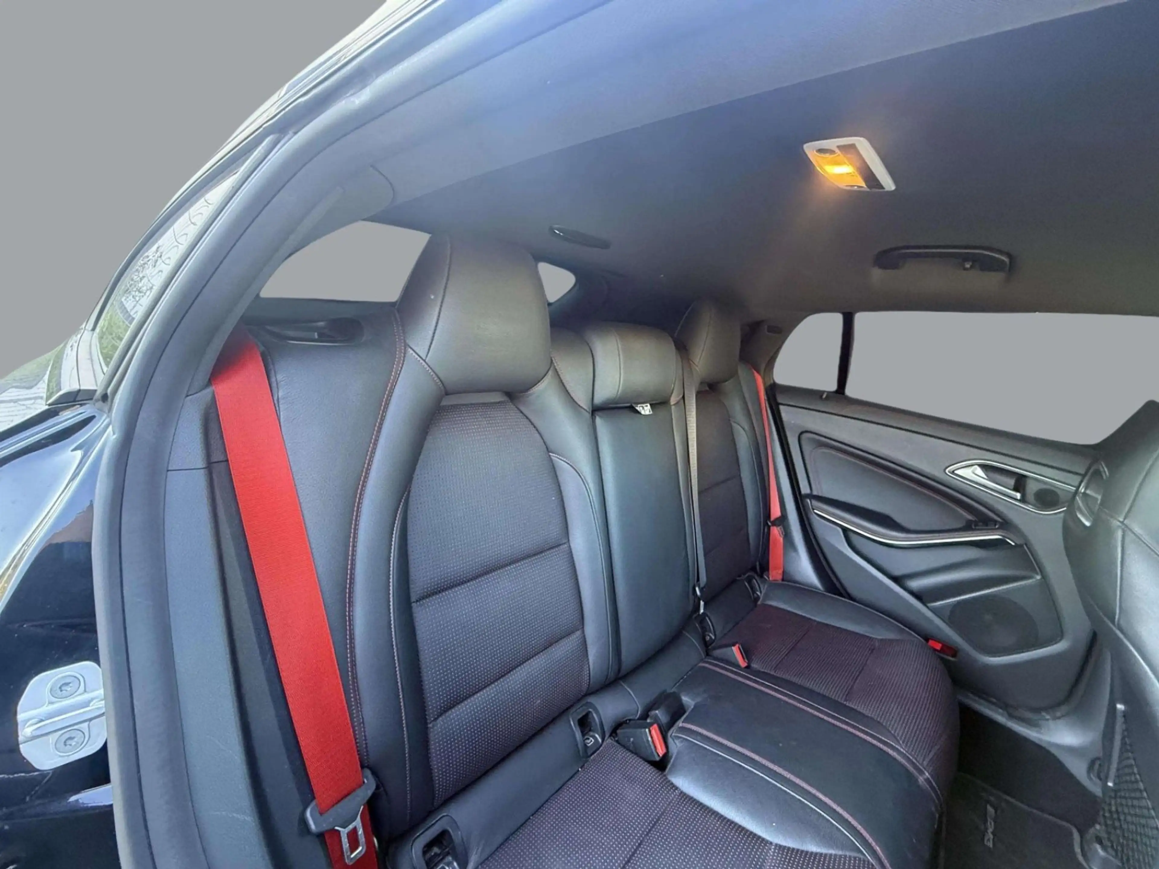 Mercedes-Benz CLA 45 AMG — photo 10