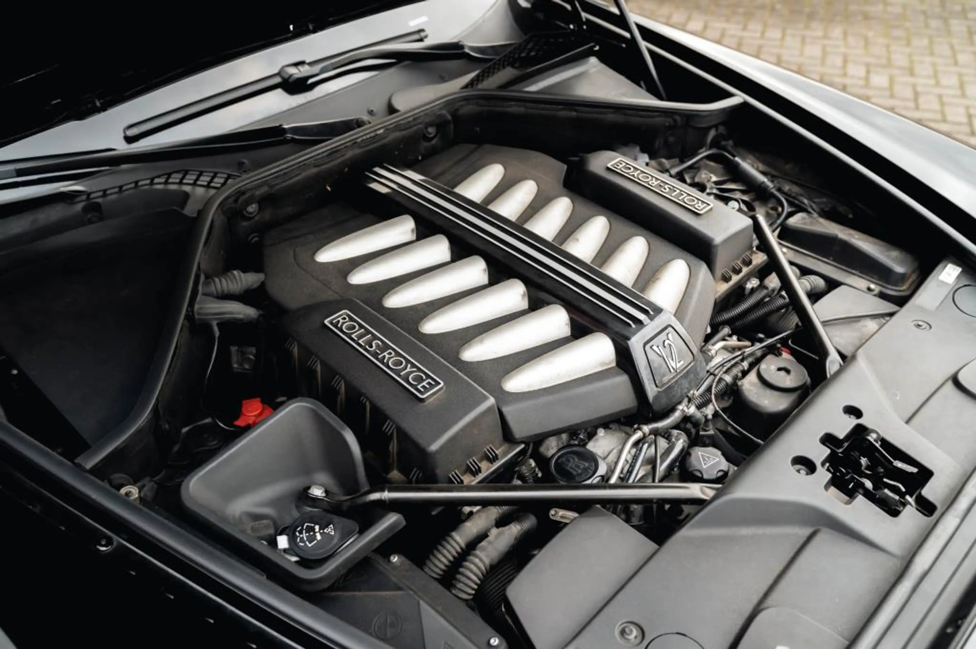 Rolls-Royce Ghost 6.6 V12 — photo 12
