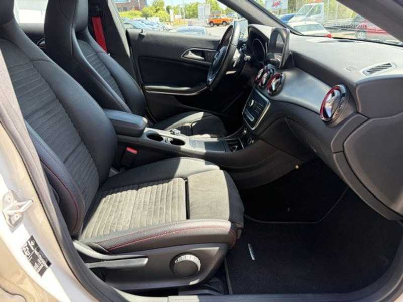Mercedes-Benz CLA 250 CLA250 Sport AMG-Line *PANORAMA+LED+NAVI+18"Alu* — photo 7