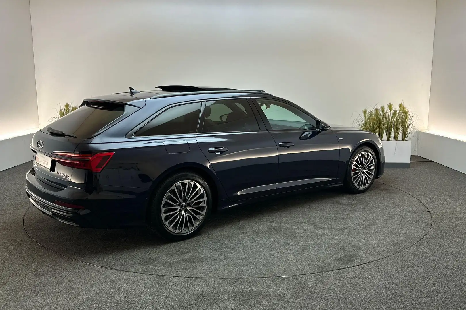 Audi A6 Avant 55 TFSI e 367pk S tronic S line quattro S ed Bleu - 2