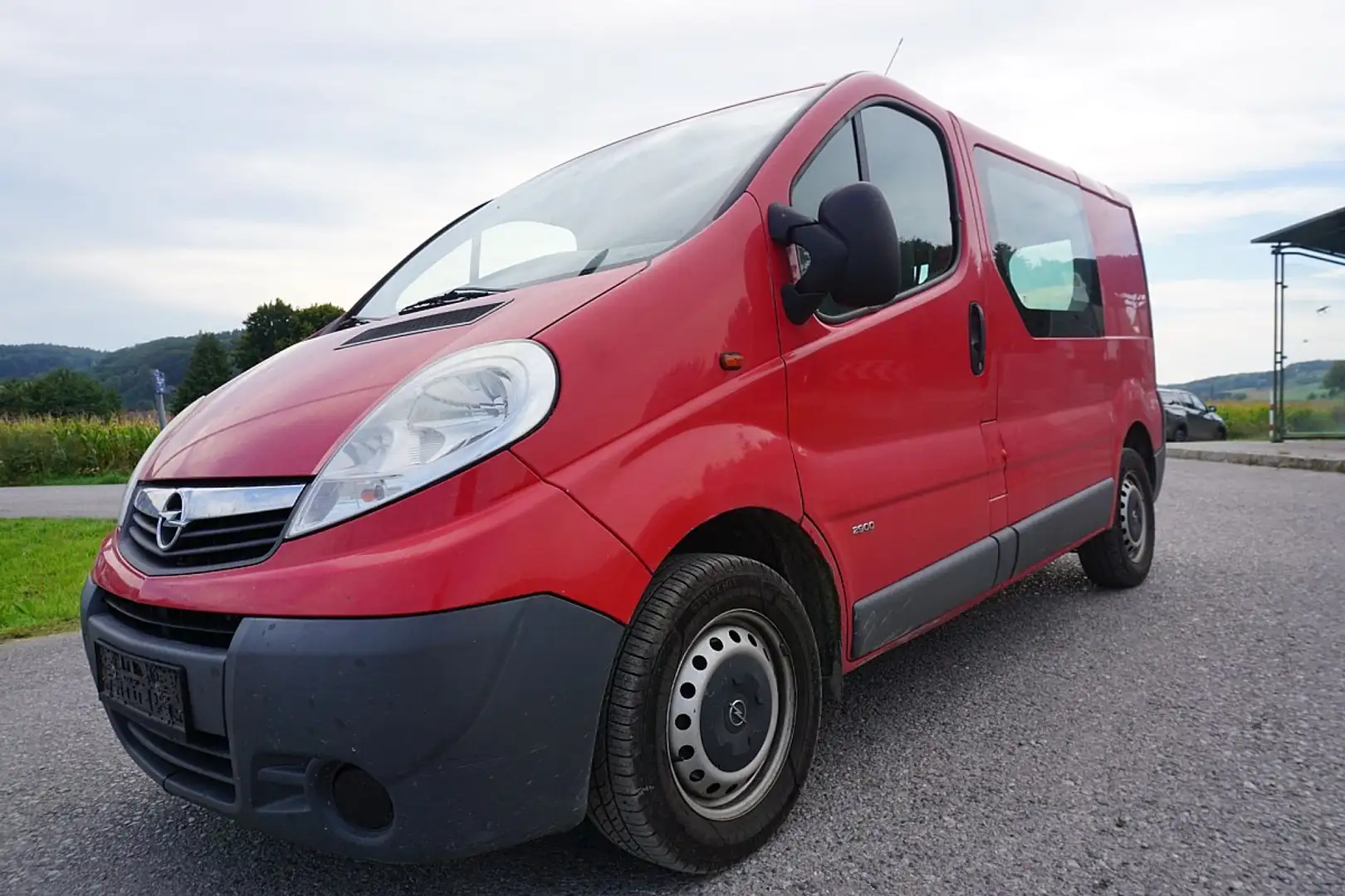 Opel Vivaro Vivaro Rot - 2