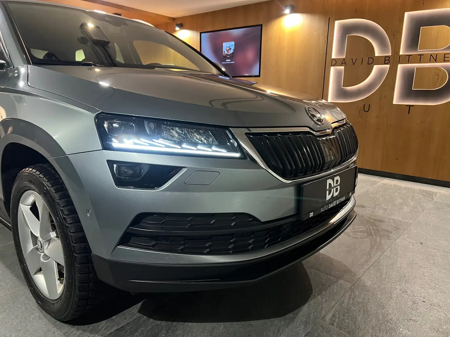 Skoda Karoq Karoq 2,0 TDI SCR 4x4  Ambition - AHK - Abstandst. Grau - 2